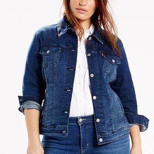 LEVI’S dark wash denim trucker jacket